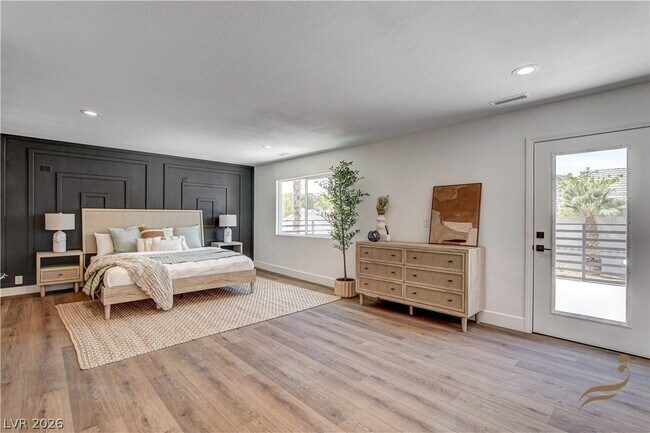 Building Photo - 2685 S Tenaya Way