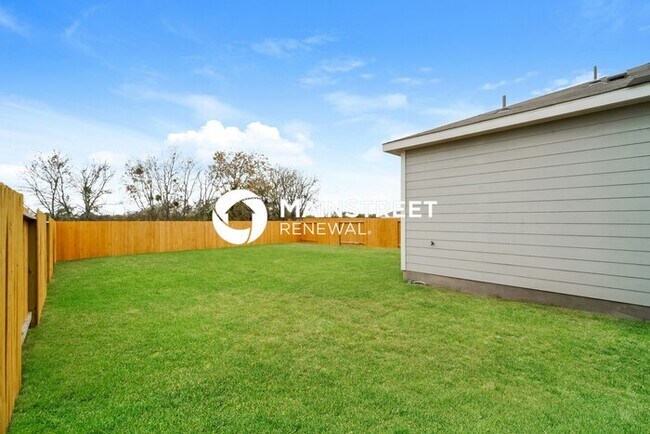 Building Photo - 5 Bedroom Pet-Friendly Home in New Braunfels, TX with Main Street Renewal