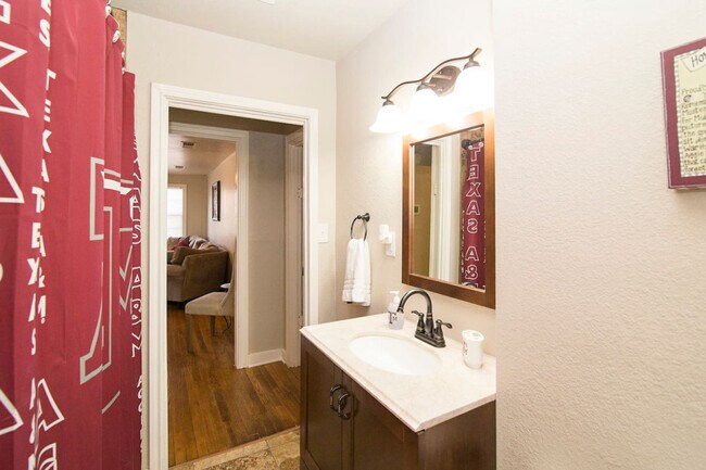 Building Photo - 108 Park Pl