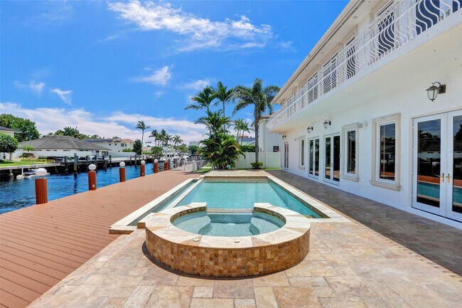 Building Photo - 3061 NE 43rd St