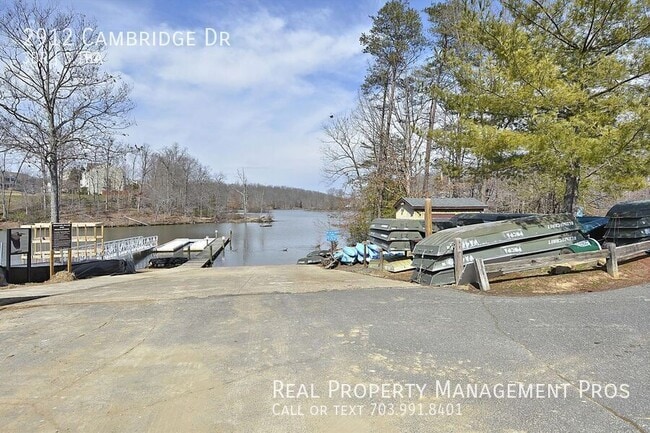 Building Photo - 2912 Cambridge Dr