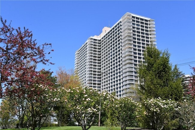 Primary Photo - 12700 Lake Ave