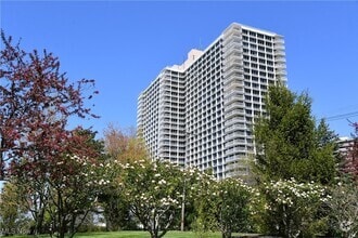 Building Photo - 12700 Lake Ave