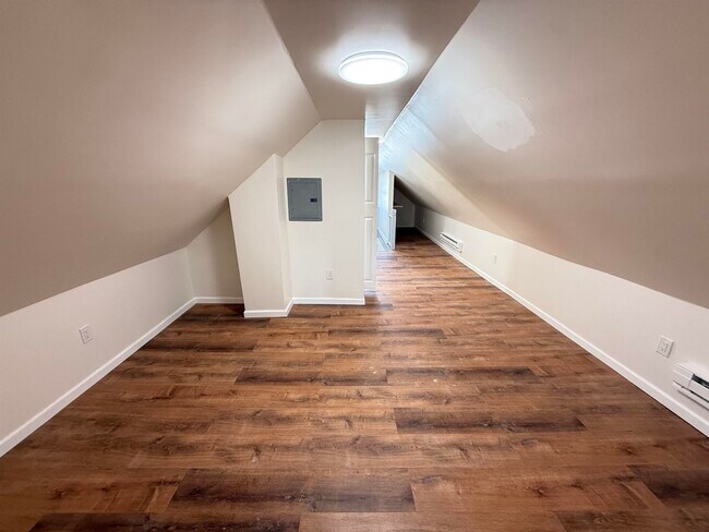 Building Photo - 129 W 20th St