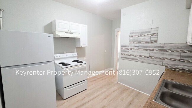 Building Photo - Welcome Home to This Bright & Inviting 4 Bed, 2 Bath