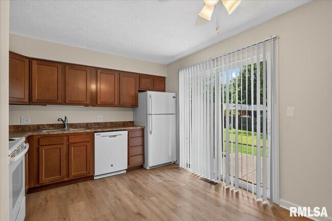 Building Photo - 8 Sundowner Ln