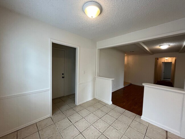 Building Photo - Peaceful 3 bedroom house in Broken Arrow!