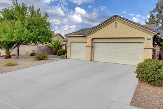 Building Photo - Anthem Gem with 3-Car Garage & Spacious Backyard