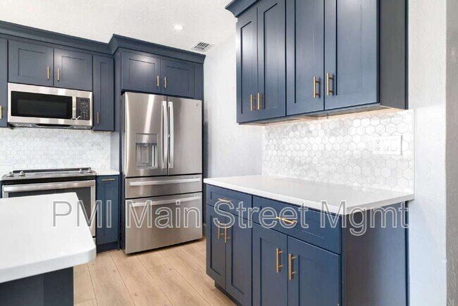 Building Photo - 707 Depugh St