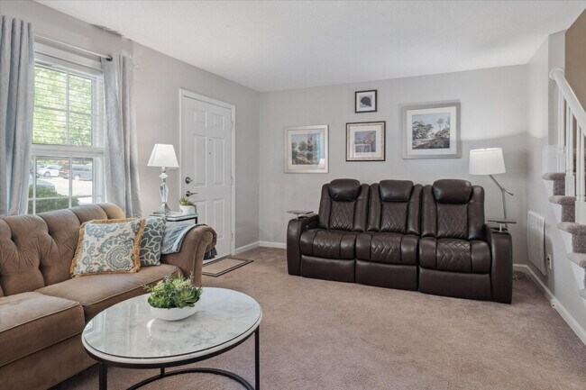 Building Photo - 107 Barbary Ct