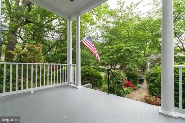 Building Photo - 720 Gladstone Ave