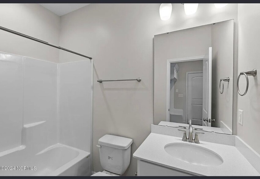 Building Photo - 2519 Dakota Dr