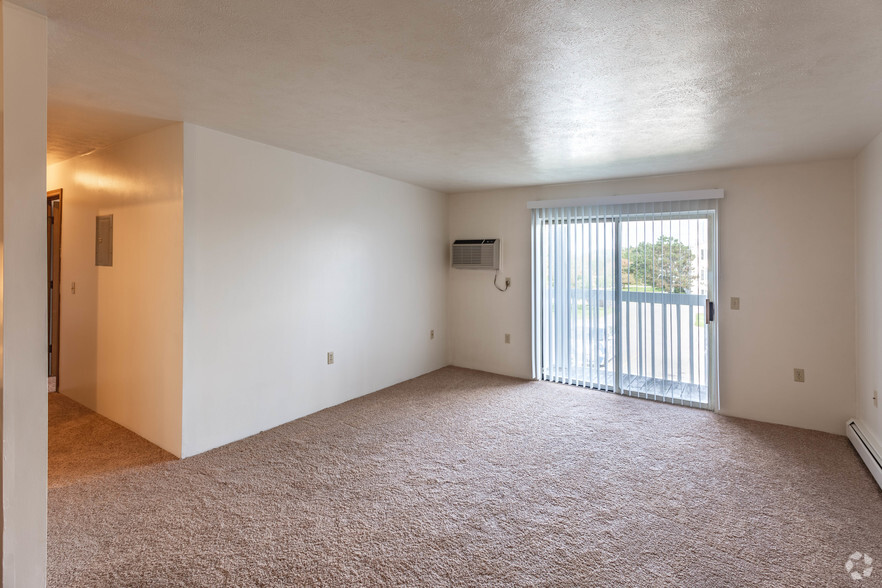 2 BR, 1 BA - 950 SF - Prentis Estates Apartments