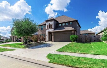 Building Photo - Beautiful 4 bedroom 3 1/2 bath home in Alder Trails, grand living room with high ceilings and lar...