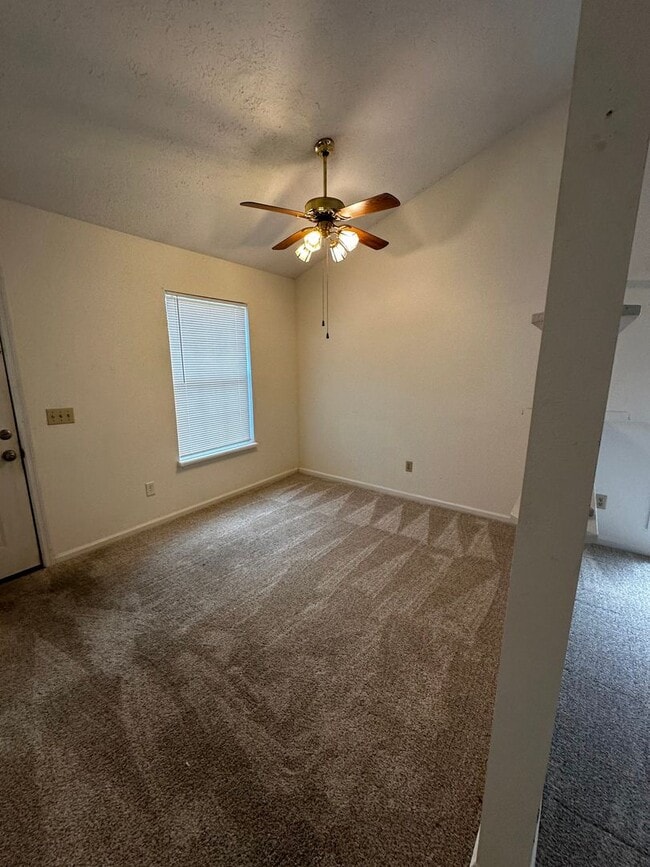 Building Photo - Available from May 15th.  2 Bedroom home with garage. Great Area and Location!