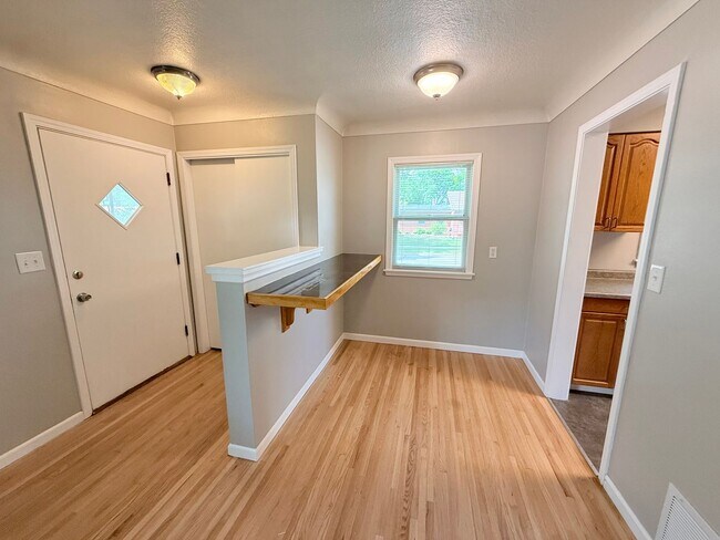 Building Photo - Spacious 4 Bed, 2 Bath Home – Perfect for Families or Roommates