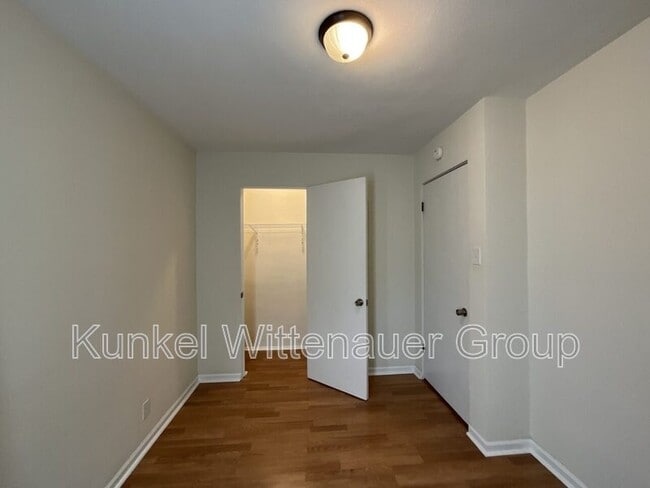 Building Photo - 221 Gilbert St