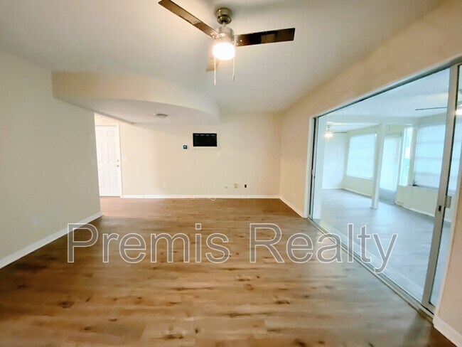 Building Photo - 1121 Mary Jane Ln