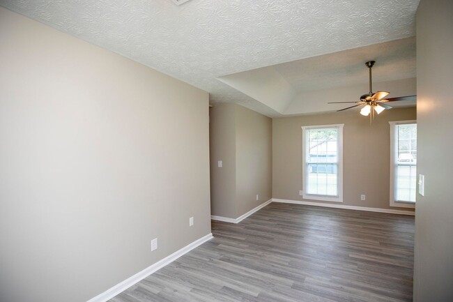 Building Photo - ** 3 bed 1 bath located in Montgomery East...