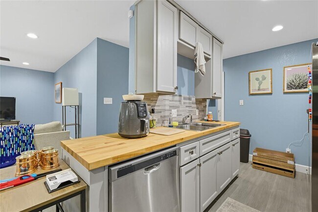 Building Photo - 5401 Agua Caliente Cove