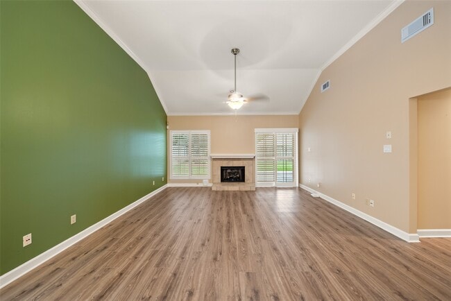 Building Photo - 7911 Hidden Oaks Ln