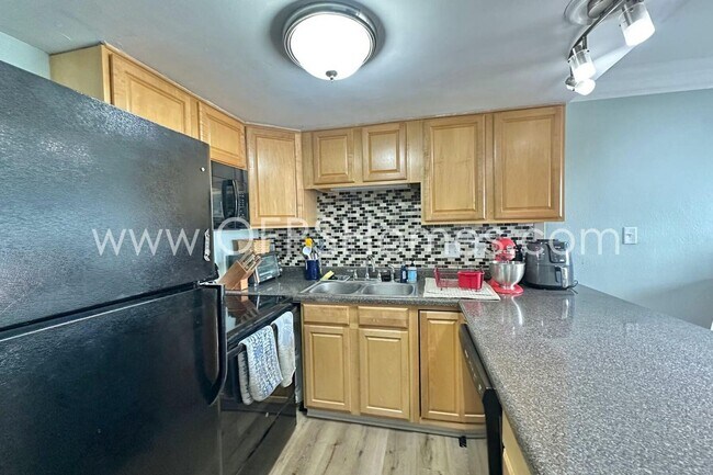 Building Photo - Available June