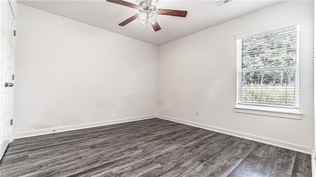 Building Photo - 640 Hidden Springs Dr