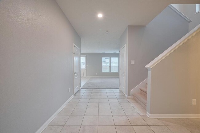 Building Photo - 5011 Pine Ridge Knoll Ct