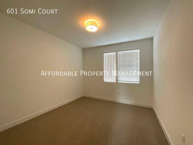 Building Photo - 601 Somi Ct