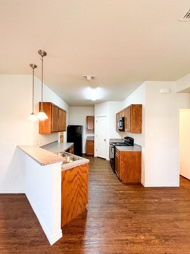 Building Photo - 1519 Justin Lp