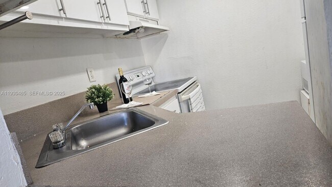 Building Photo - 801 NW 47th Ave