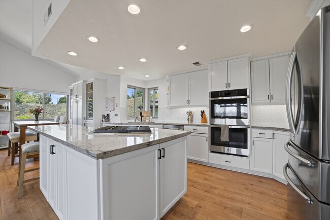 Building Photo - 14058 Tierra Bonita Rd