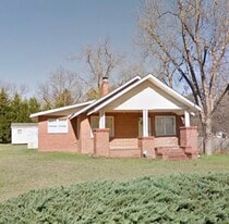 Building Photo - 1518 Summerhill Rd