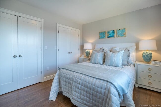 Building Photo - 201 Main St