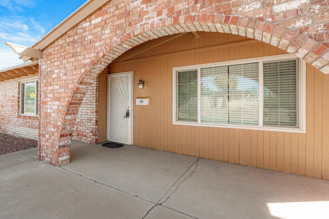 Building Photo - 1600 Sumac Dr