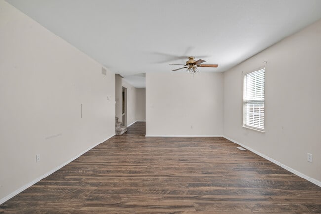 Building Photo - 1427 Logan Dr