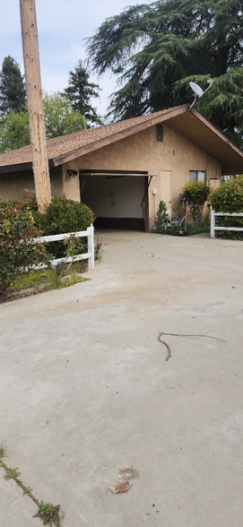 Building Photo - 9905 Ave 404