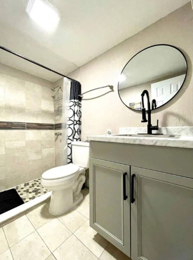 Building Photo - 1324 Catalpa Ln