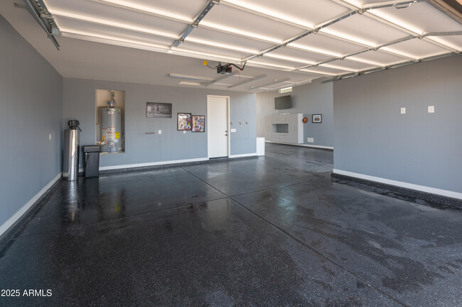 Building Photo - 40771 W Little Dr
