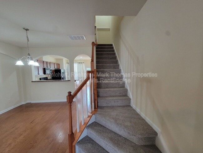 Building Photo - 100 Stratford Lakes Dr