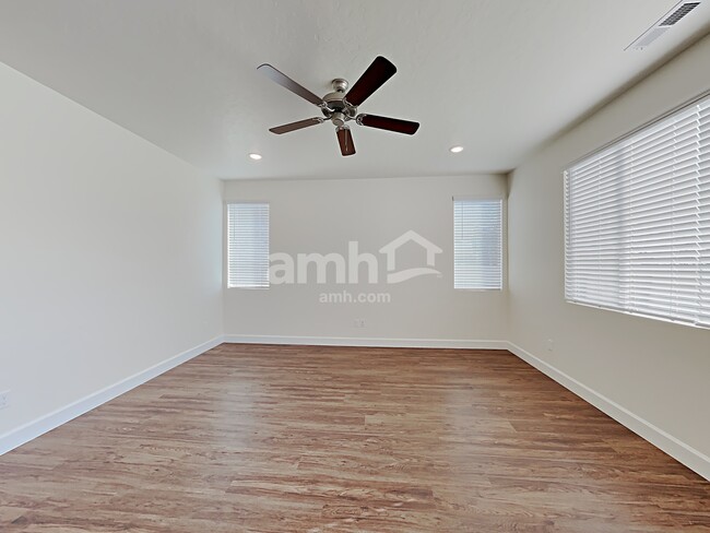 Building Photo - 1417 N Garnet Creek Ave