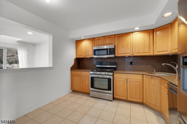 Building Photo - 48 Edgefield Dr