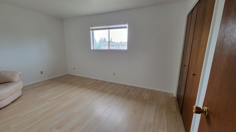 Building Photo - 1660 Grandview Dr