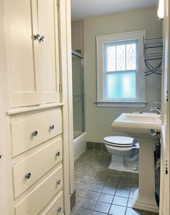 Building Photo - 704 Lovett Ave SE