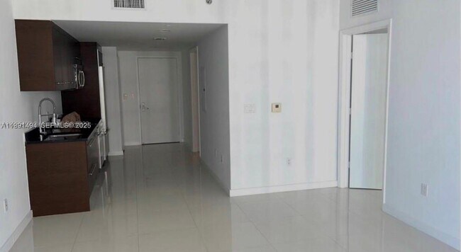 Building Photo - 495 Brickell Ave