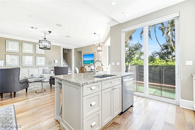 Building Photo - 993 8th St S