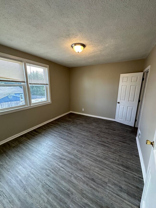 Building Photo - 3 Bed, 1 Bath, Wallingford