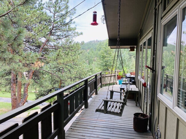 Building Photo - Executive Rental Fully Furnished PERFECT GETAWAY, MOUNTAIN RETREAT WITHIN TOWN!!