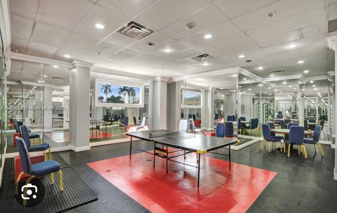 Building Photo - 2030 S Ocean Dr