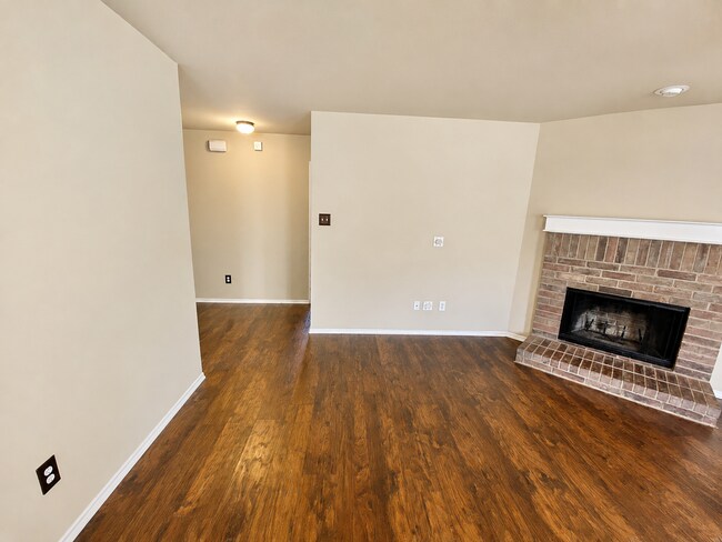 Building Photo - Open Floorplan and Amazing Resort Style Community!